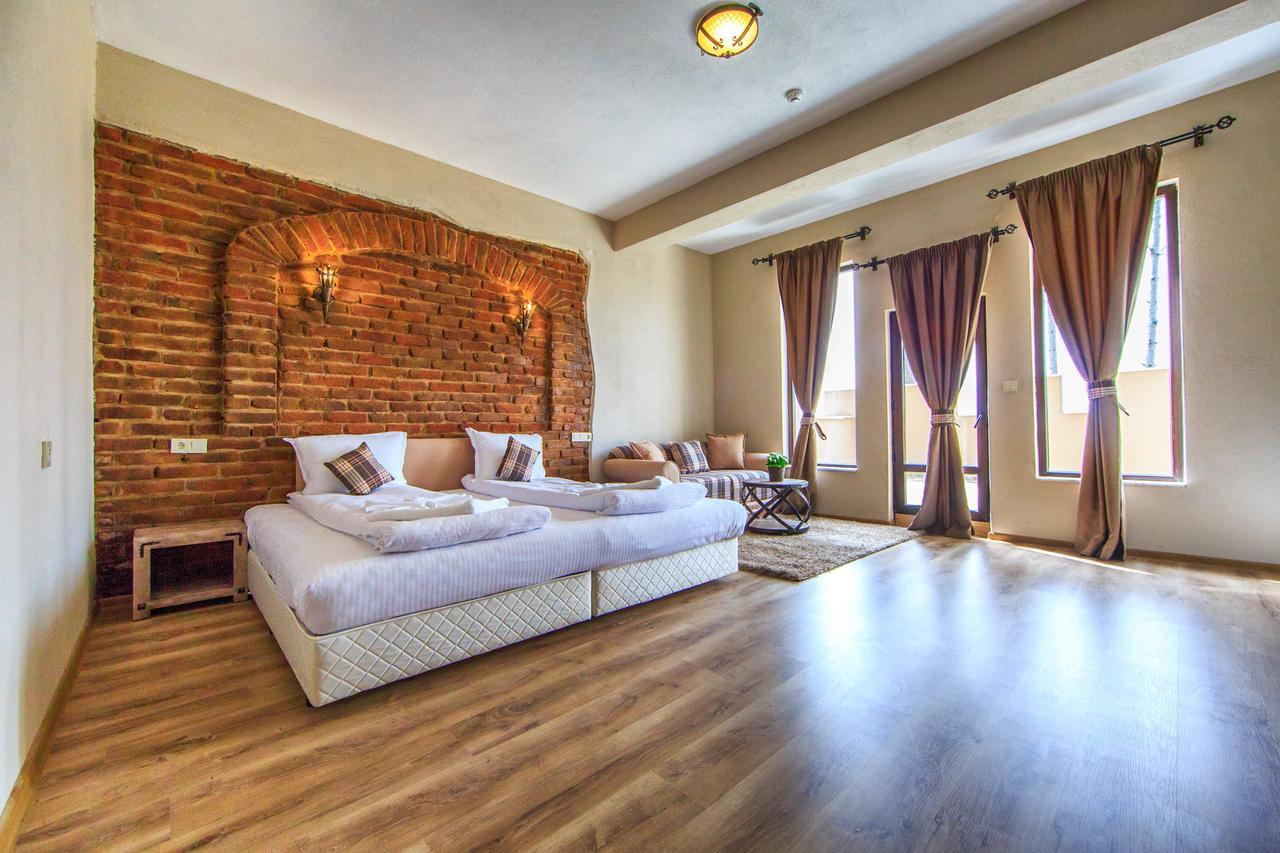 Нощувка със закуска (B & B) валентина касъл 4*