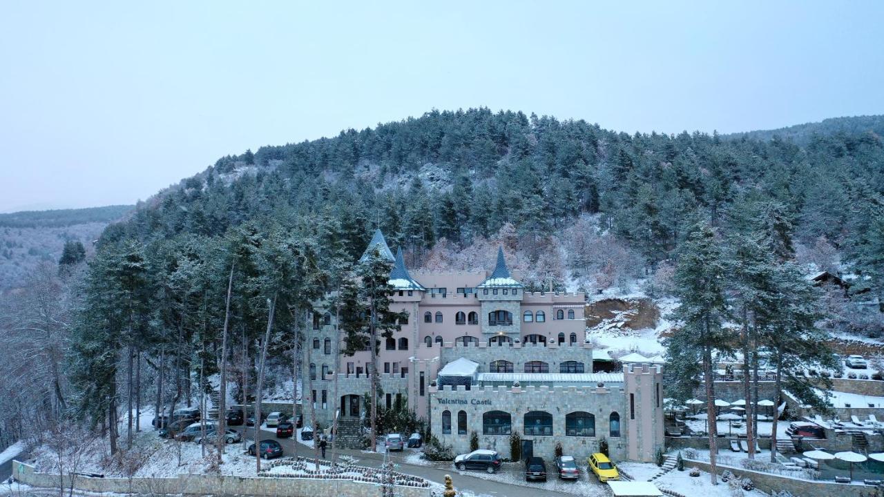 валентина касъл Нощувка със закуска (B & B) 4*